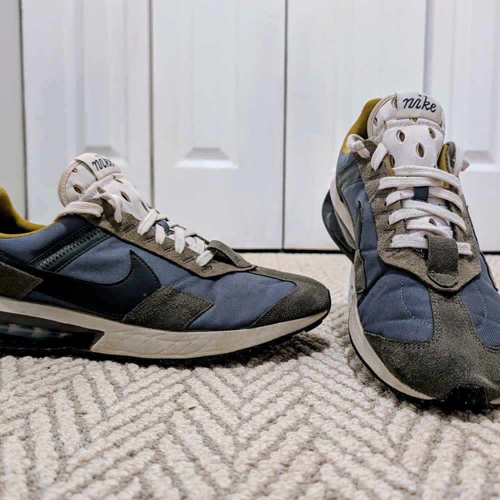 Nike Men's Blue and Black Sneakers